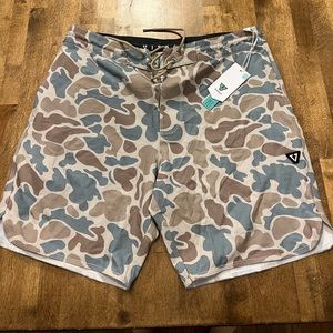 Vissla camp board shorts size 33 NWT